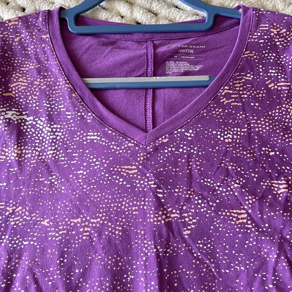Tek Gear Dry Tek lavender, graphic‎ top. Size medium. Cap sleeve. Hi/lo. NWOT. - Picture 4 of 4